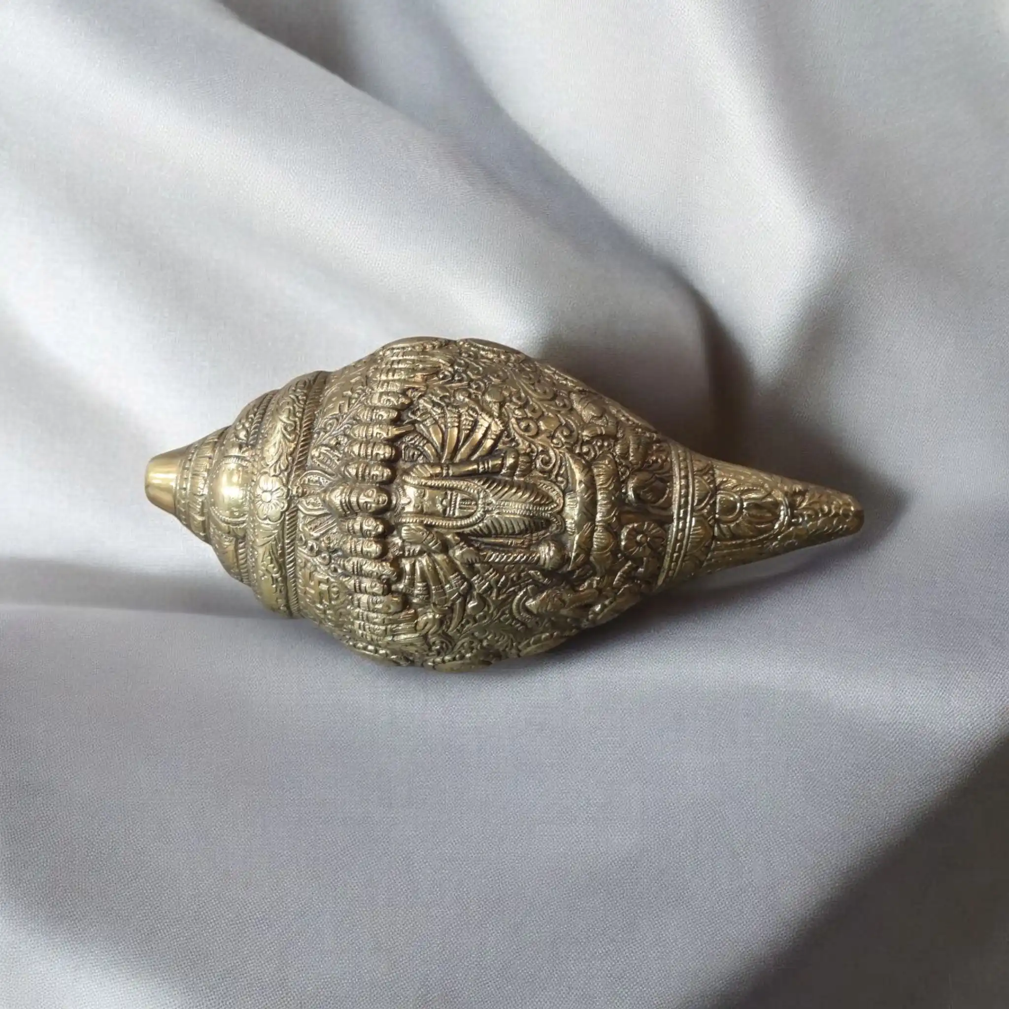 Traditional brass Shankh – non-stick, chemical-free, antique handcrafted brassware perfect for gifting and rituals