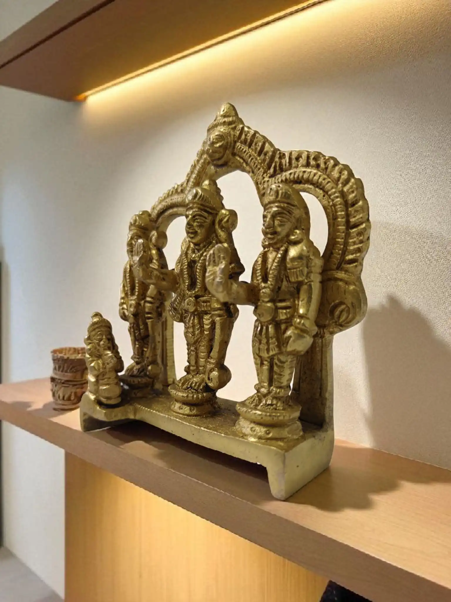 Pure Brass Ram Darbar Murti | Handcrafted Shri Ram Parivar Statue for Puja & Home Temple | Traditional Brass Ram Sita Laxman Hanuman Idol for Spiritual D?cor - Image 2