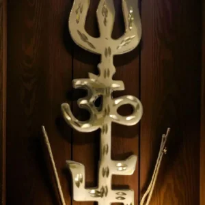 Brass Trishakti Yantra Home Decor Showpiece | Vastu Shastra Positive Energy Symbol | Handcrafted Brass Yantra for Spiritual Home Office Decoration & Gift